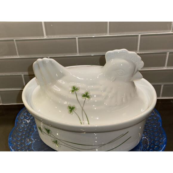 “Shamrocks” by MARCUS NOTLEY 1.5 Quart Oval Covered Casserole-Made in Ireland - Picture 4 of 7